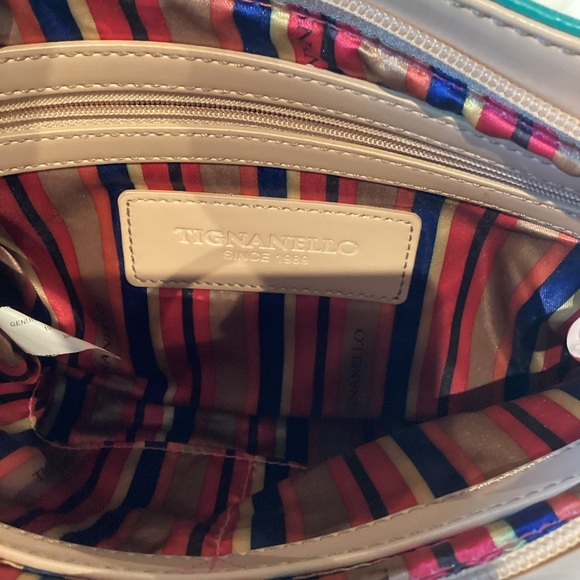 Tignanello Crossbody leather bag with card slots and zippered compartments. - Picture 6 of 14